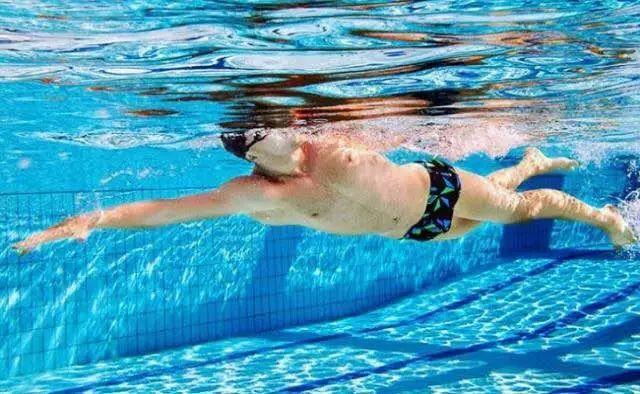 体育知识丨游泳最关键的一点-2.jpg