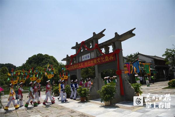 云南民族村“绕三灵”吸引众多游客-3.jpg